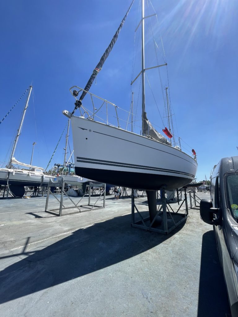 Photo latérale bateau à quai